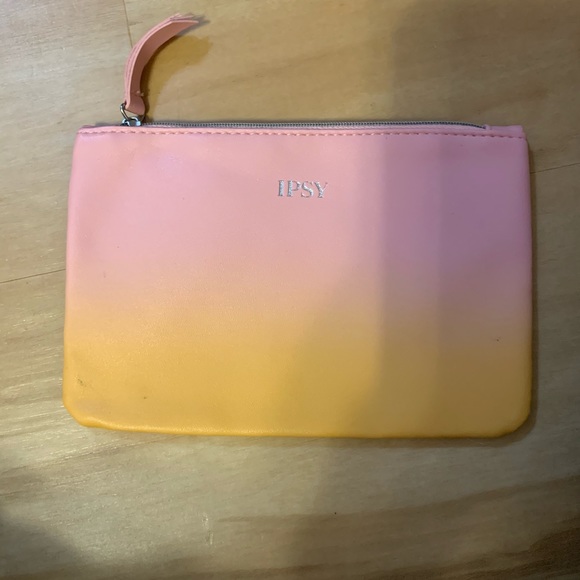 Ipsy bag - Picture 1 of 1